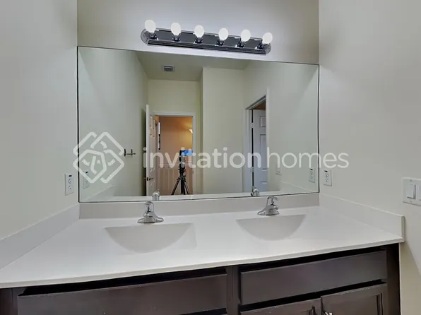 10550 W 35th Way, Hialeah, FL 33018