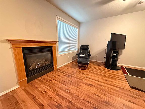 4th image of 501 SE 3rd St #103