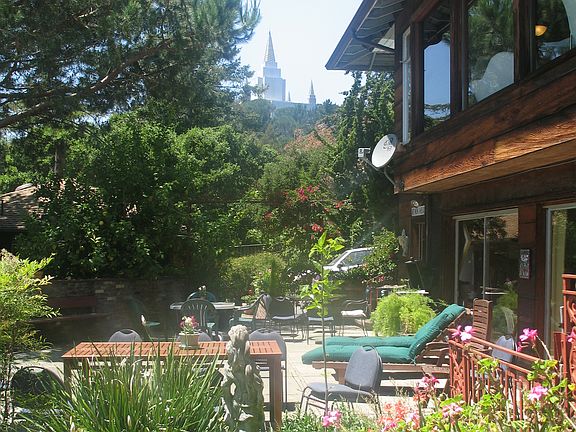 Patio-Lawn & Mormon Temple