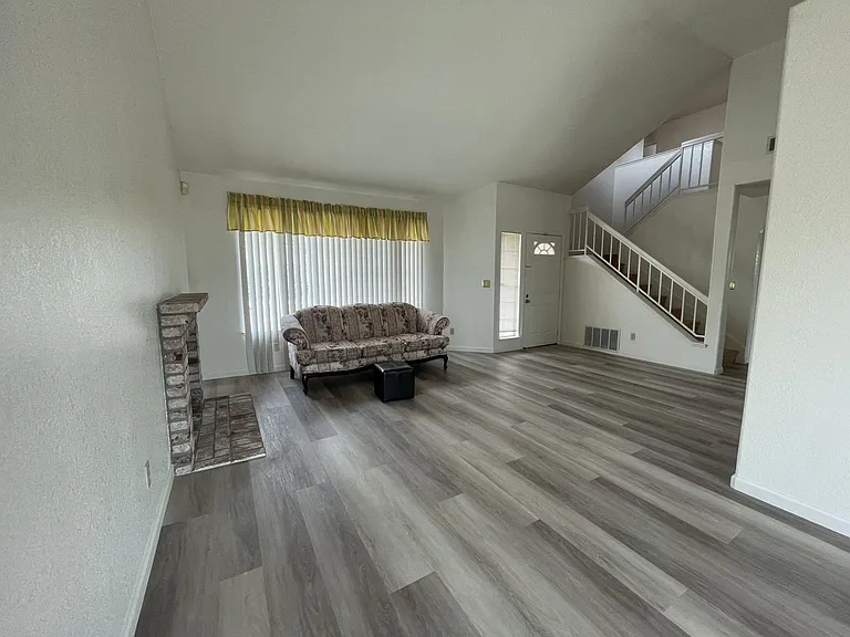 125 Ramsgate Way — Photo 3