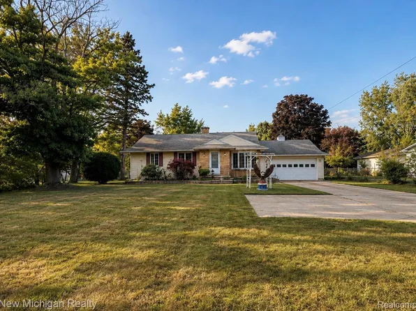 7524 Reid Rd, Swartz Creek, MI 48473