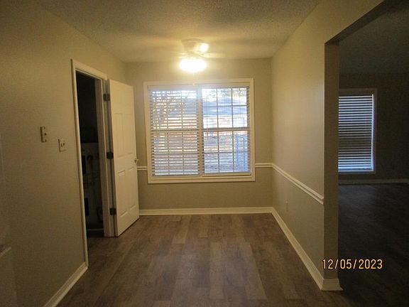 5th image of 110 Laurel Ln