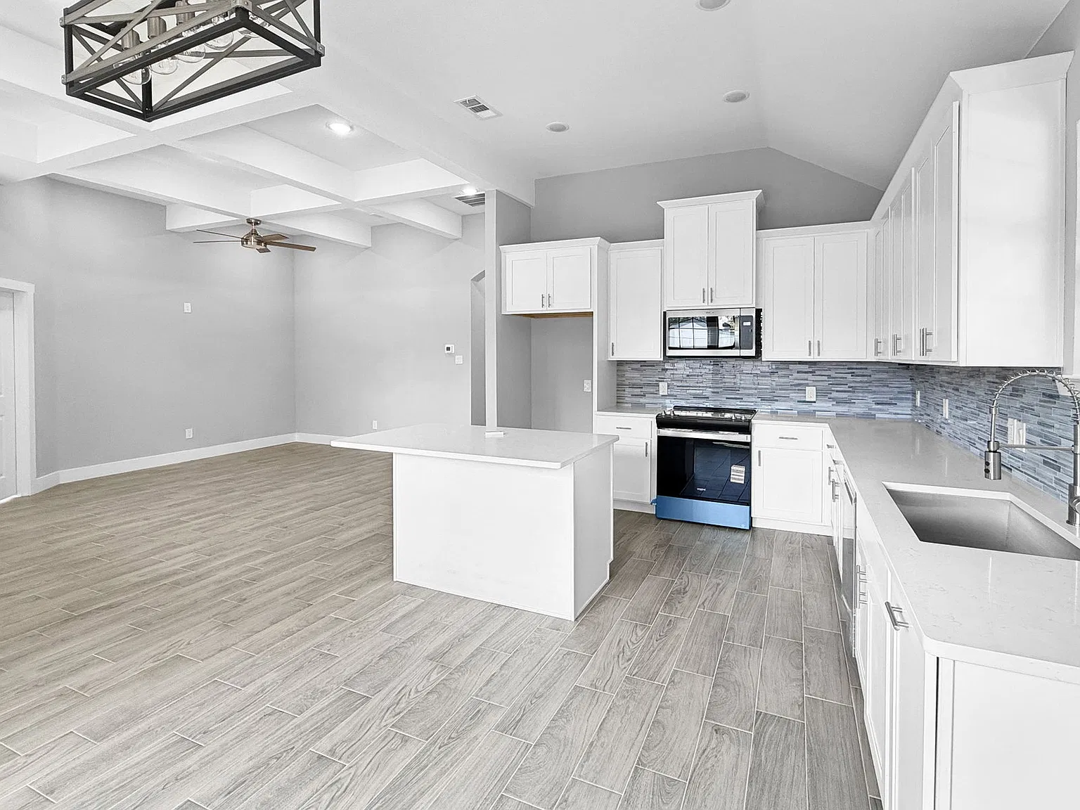 3 bed, 2.0 bath, 1546 sqft, $2,500 — Photo 4