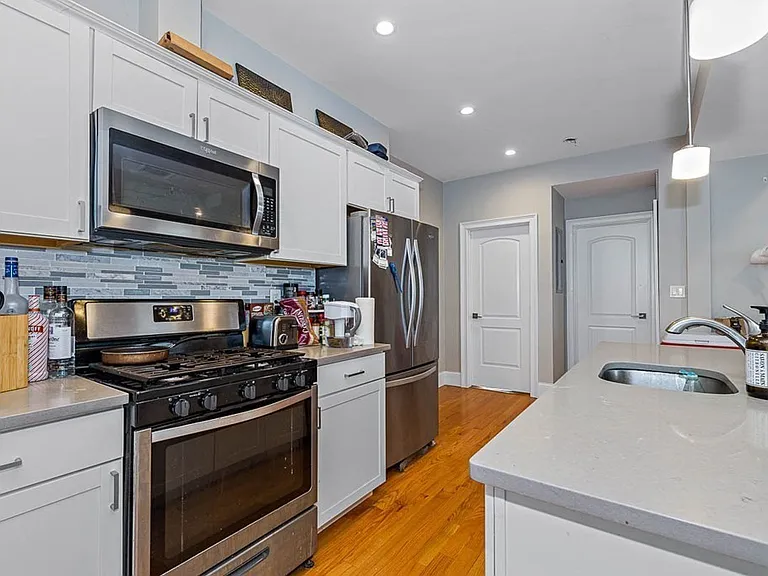195 E Cottage St #2 — Photo 9