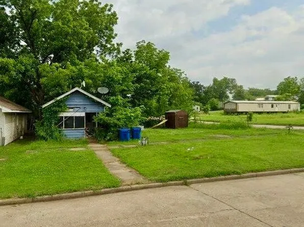 221 E Boston Ave, Yale, OK 74085