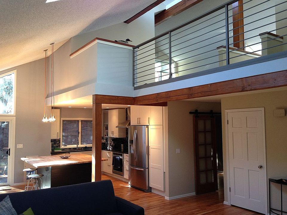 2nd image of 460 Oakwood Pl