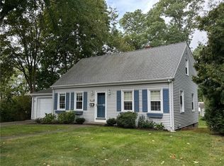 36 Colonial Rd, Bristol, RI 02809