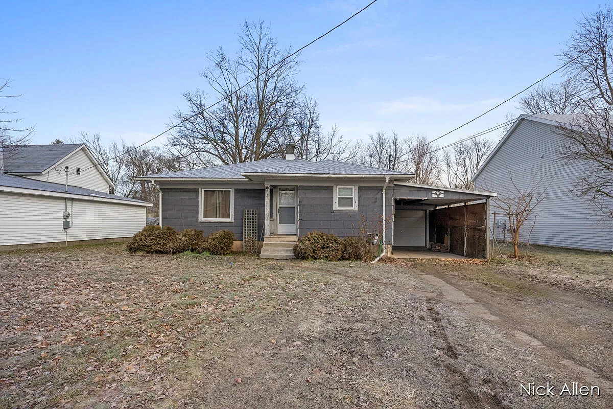 151 Carrie St photo 1