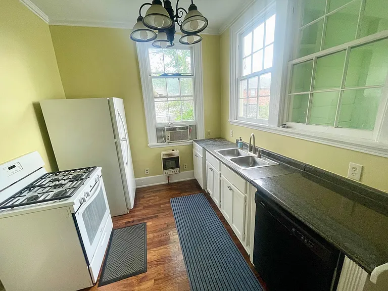 828 Jefferson St — Photo 12