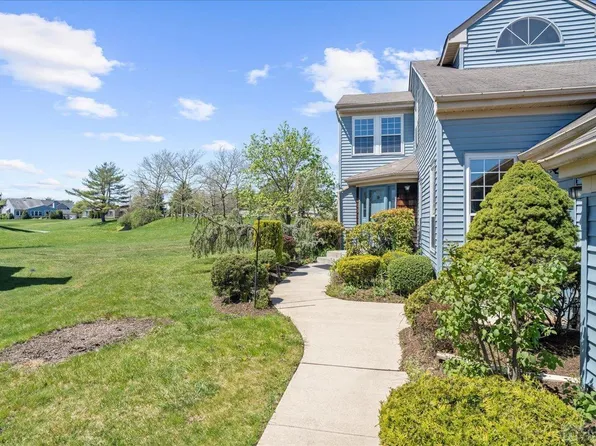 25 Hillsborough Dr #C, Monroe Township, NJ 08831