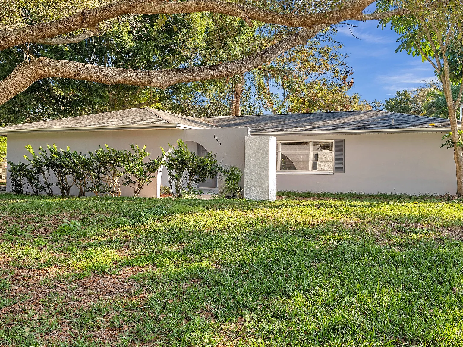 1995 Meadow Dr — Photo 1