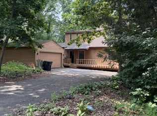 139 Saint Andrews Trl, Fontana, WI 53125