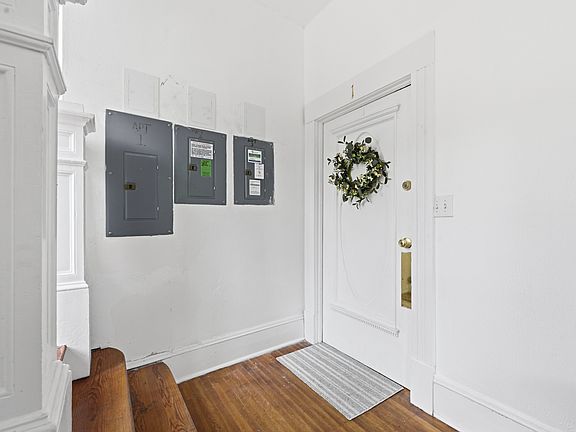 4th image of 2253 Herschel St APT 2