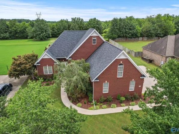 2010 Englewood Pl SW, Decatur, AL 35603