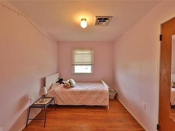 5th image of 1464 Exeter Rd