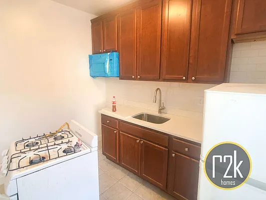 Rented by Realty 2000 Corp | media 21