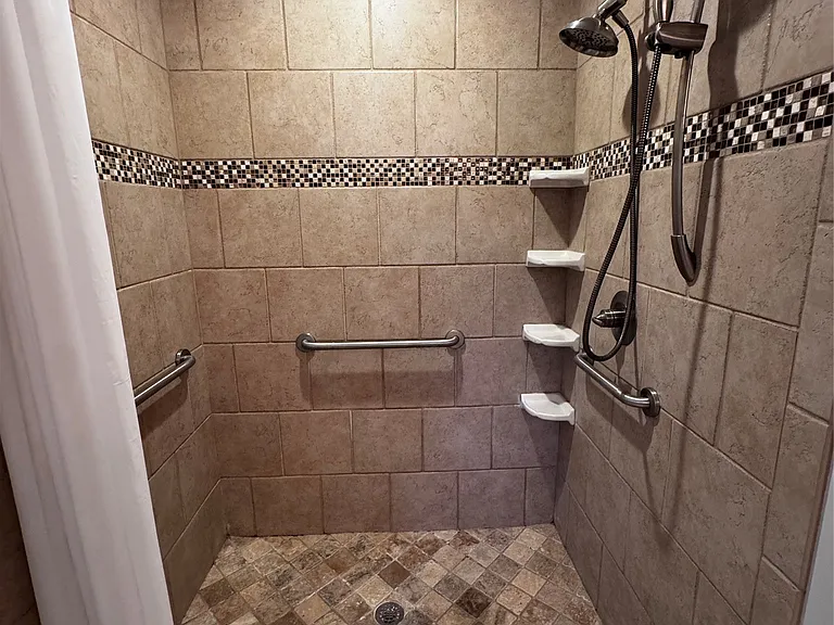 1801 Young Pointe Blvd — Photo 14
