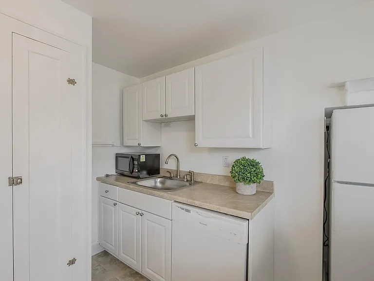 122 W Houstonia Ave — Photo 18