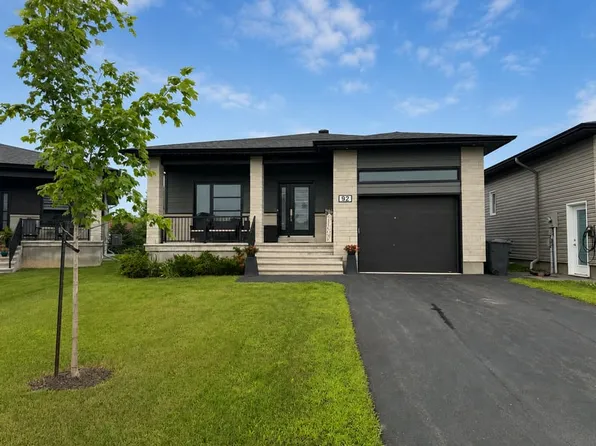 92 Chateauguay St, Russell, ON K0A 1W0