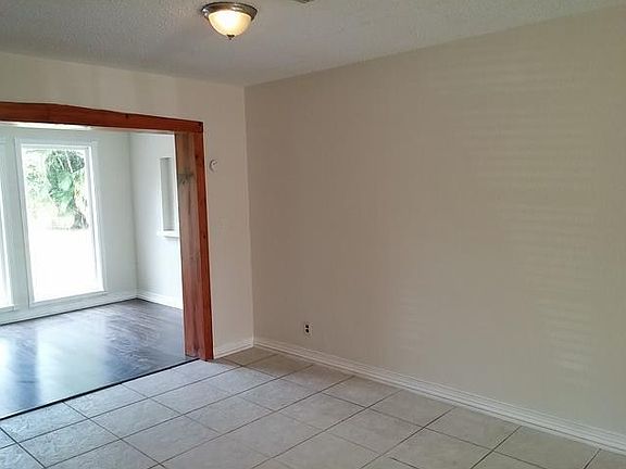 3rd image of 4437 SW 24th Ave