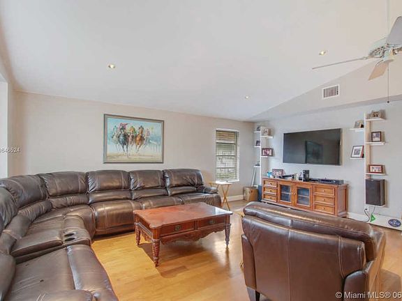 3rd image of 8611 Bridle Path Ct