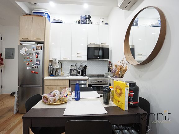 4th image of 808 Putman Ave #1L