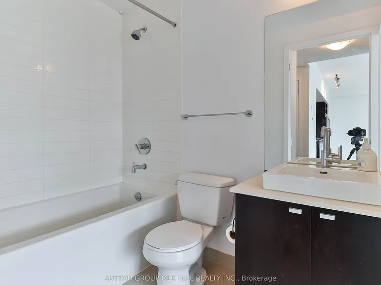 105 The Queensway #2516 — Photo 13
