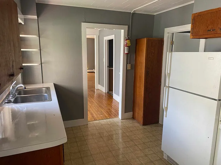 4 Central St — Photo 10