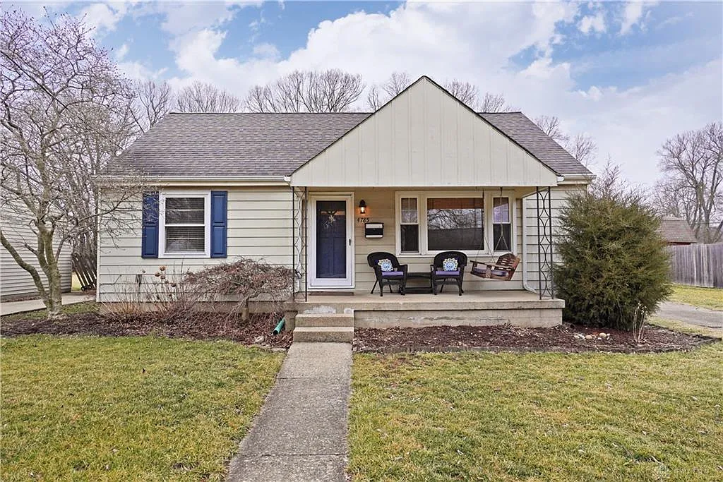 4785 Castleton Dr photo 1