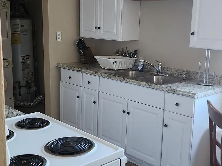 636 San Pedro Dr SE #B — Photo 2