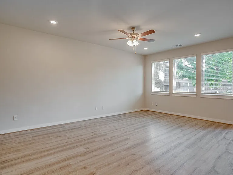 505 Pearly Eye Dr #B — Photo 9