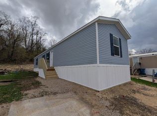 15462 Lewis Rd, Dubuque, IA 52002