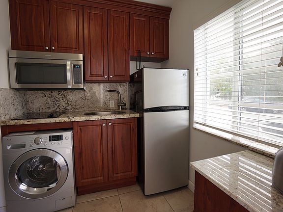 4th image of 1241 14th St #40