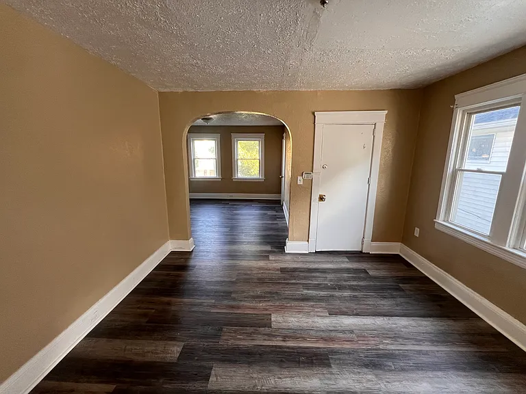 10908 Tacoma Ave #UP — Photo 10