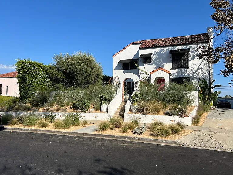 1072 S Sycamore Ave — Photo 41