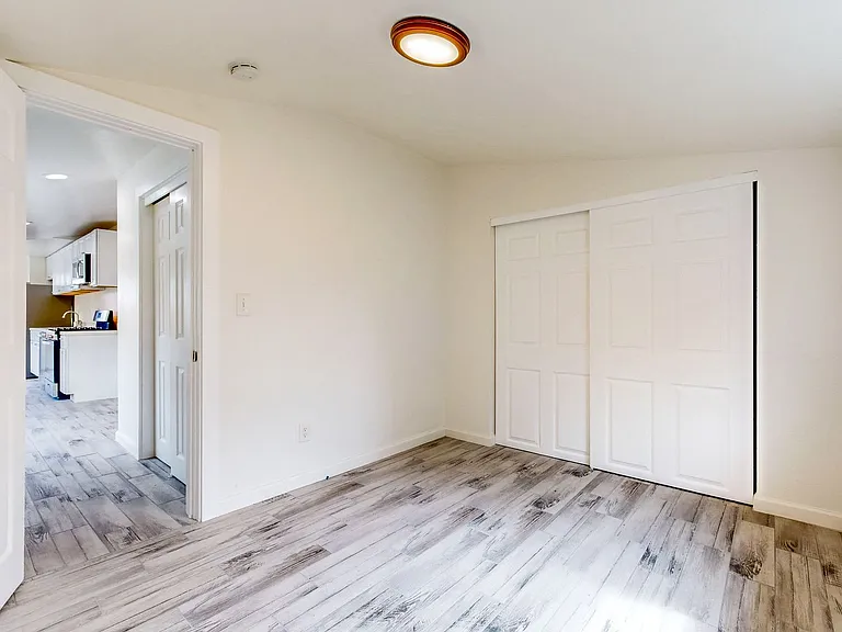 2113 Dennis Ln — Photo 23