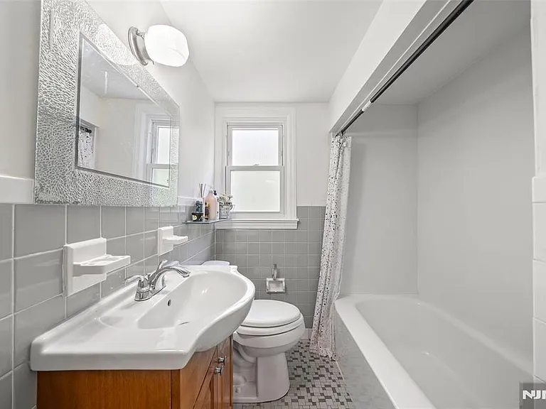 62 High St — Photo 16