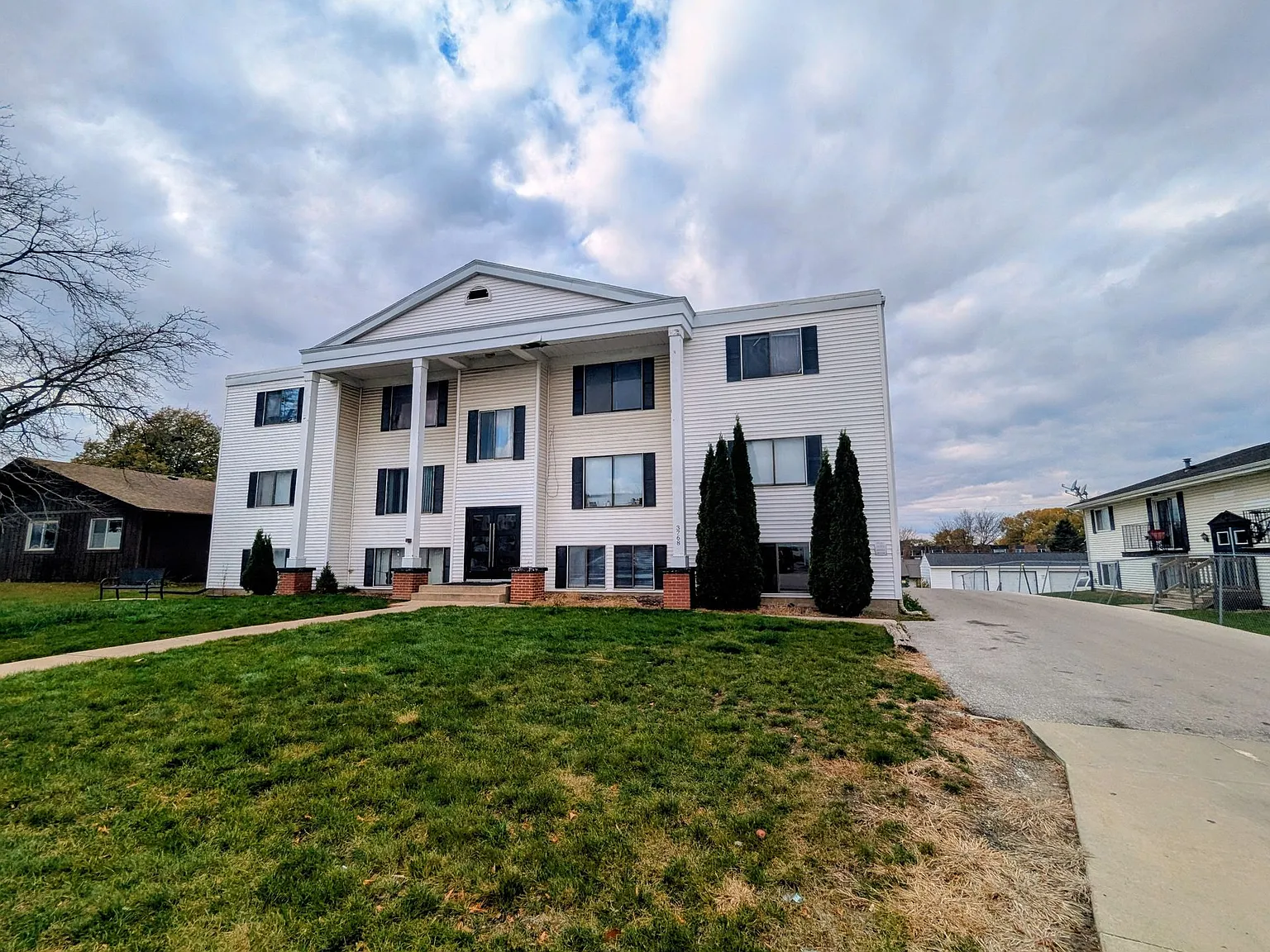 Midland Apartments: 3768 W 9th — Photo 2
