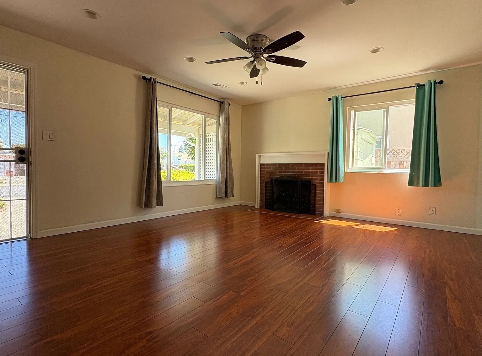 5 bed, 1588 sqft, $4,500 — Photo 4