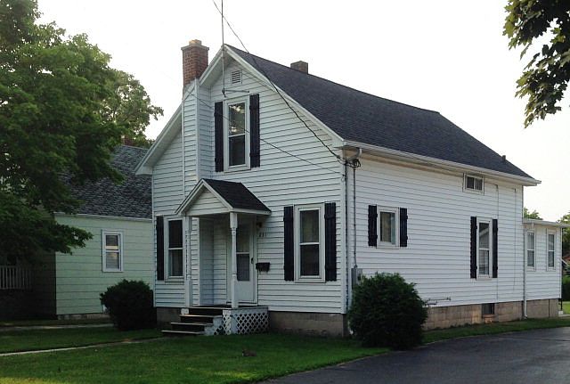 1st image of 831 Louisiana St