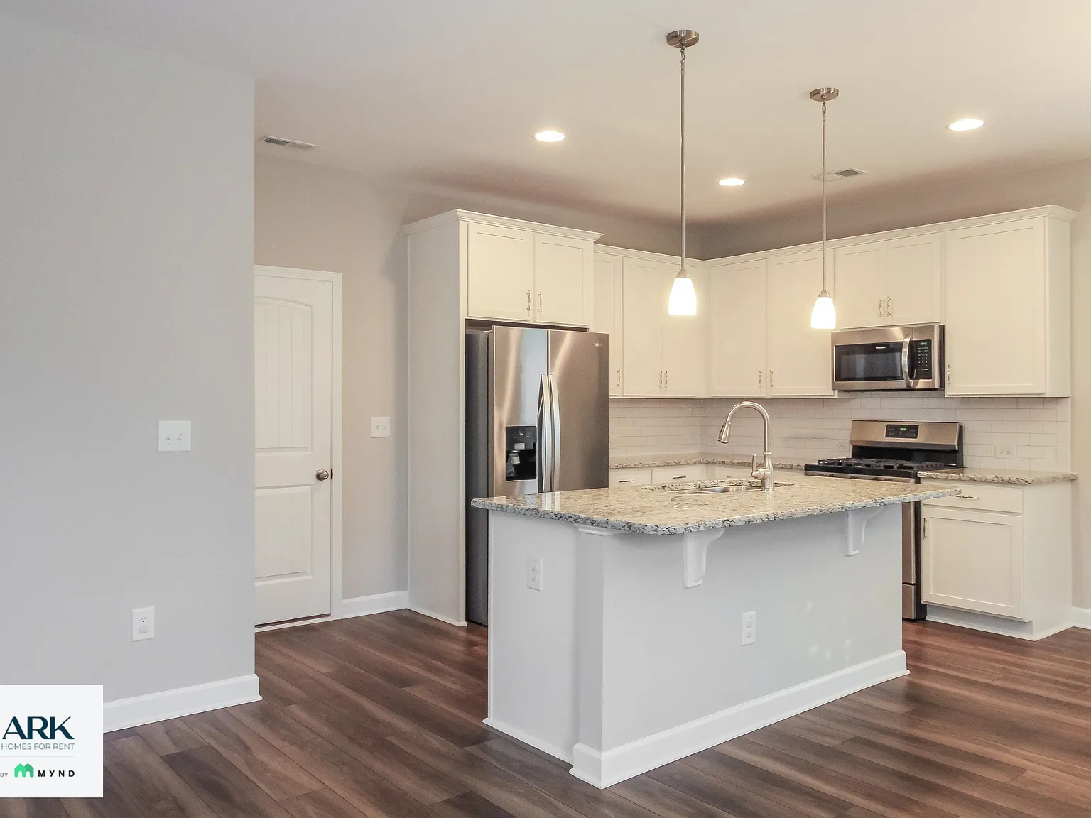 3 bed, 2.5 bath, 1981 sqft, $2,105 — Photo 4