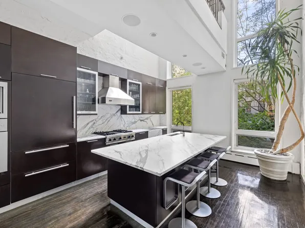 262 West 25th Street image 1 of 8
