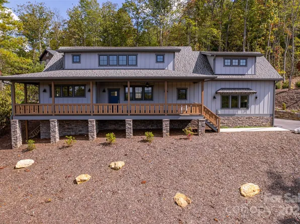 71 Crossings Cir, Fairview, NC 28730