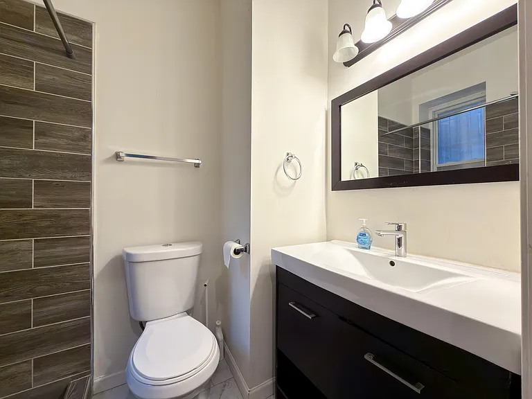 2402 Spruce St #1F — Photo 15