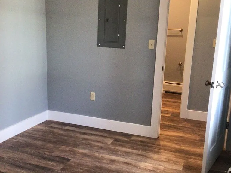 219 Pleasant St — Photo 11