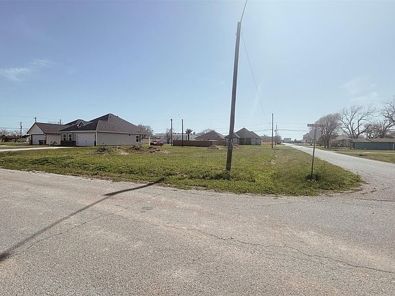 4th image of 101 S Avenue C Lot 22-23-24