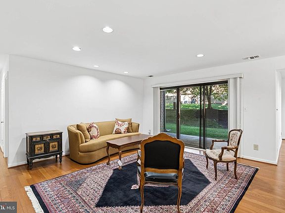 4th image of 2 High Stepper Ct APT 104