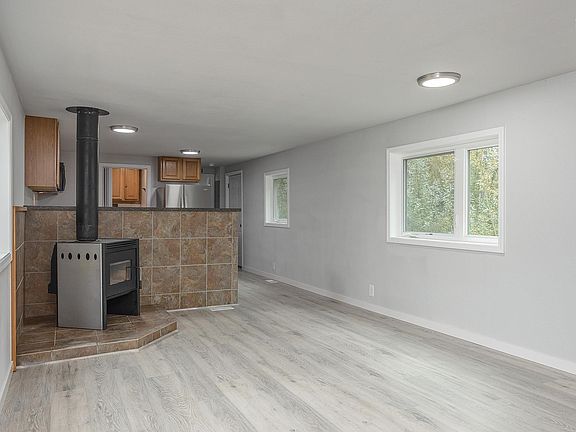 4th image of 1092 Ichabod St