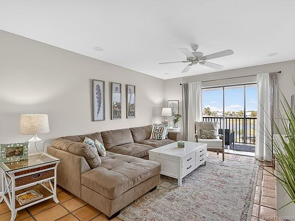 3rd image of 40 NE Plantation Rd APT 403