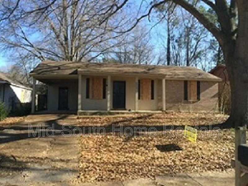 3 bed, 1.0 bath, 1023 sqft, $950 — Photo 1